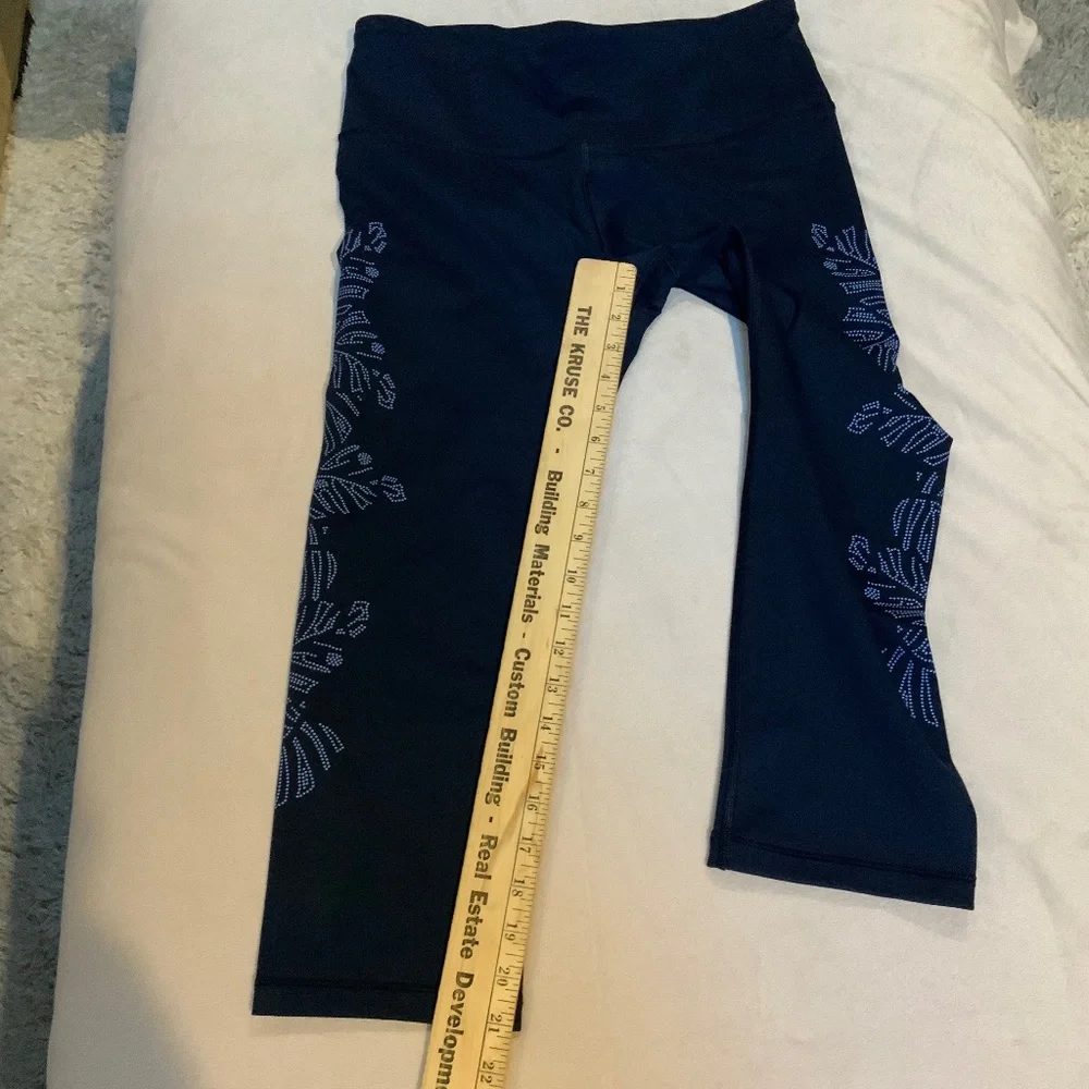 Gap Blue M Capri Leggings Palm Print on Side Active Sporty Adventure Outdoors